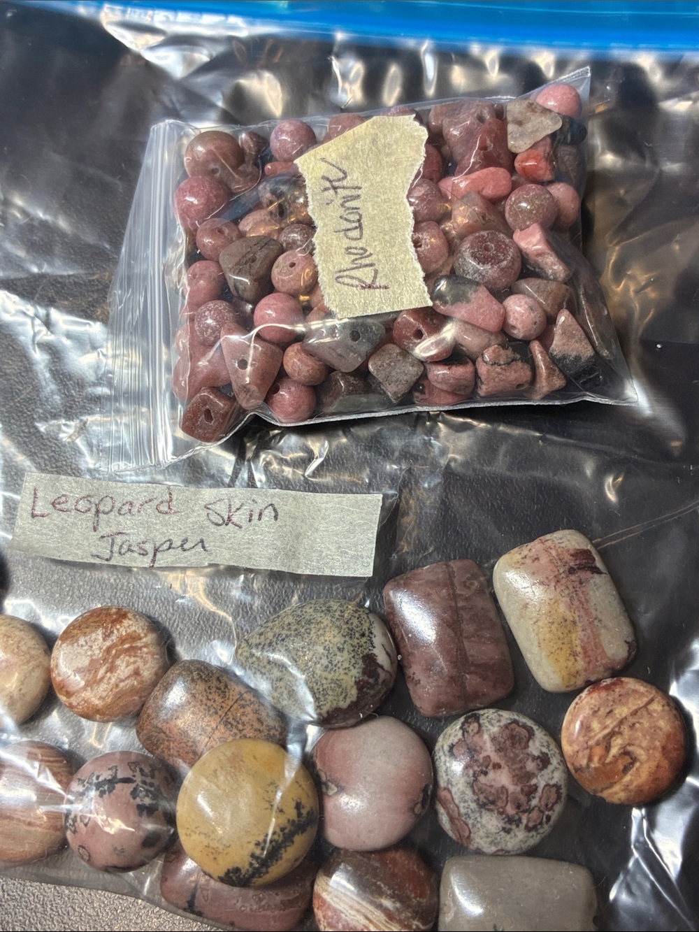 Lot to f 2+ pounds of assorted gemstone beads assorted sizes and colors - Picture 5 of 15